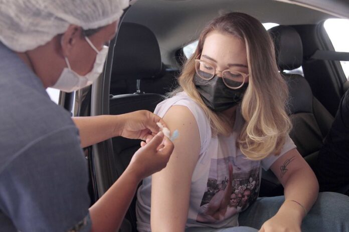 Vacinação contra a Covid-19 em Manaus \ Foto: Altemar Alcântara / Semcom