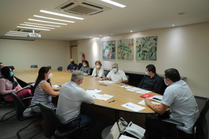 Reunião governador Wilson Lima e equipe do Hemoam | Foto: Diego Peres