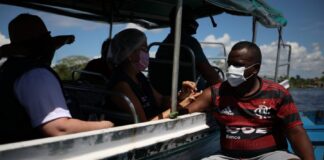 Drive-thru fluvial Iranduba Vacina Amazonas 'fluvi-thru'