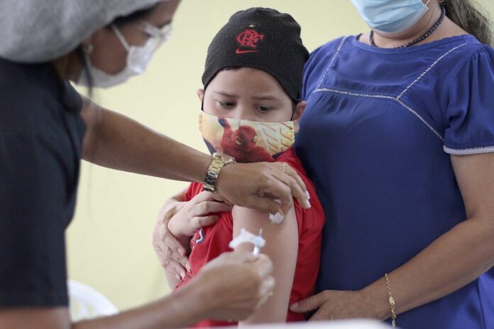 Vacinação de Crianças Covid-19 SEMSA Manaus