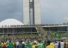 Grupos de Radicais sobem no Congresso Nacional, em Brasíli